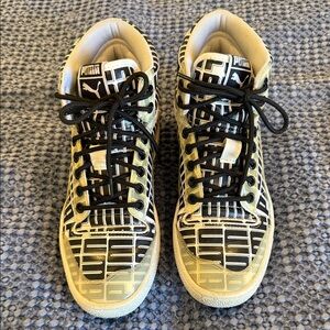 Puma High-Top Sneakers in Black and Whitw